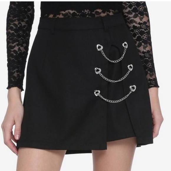 !!SOLD!! NWT NBW Hot Topic Skirt - Picture 1 of 3